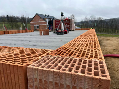 Precizní keramické zdivo